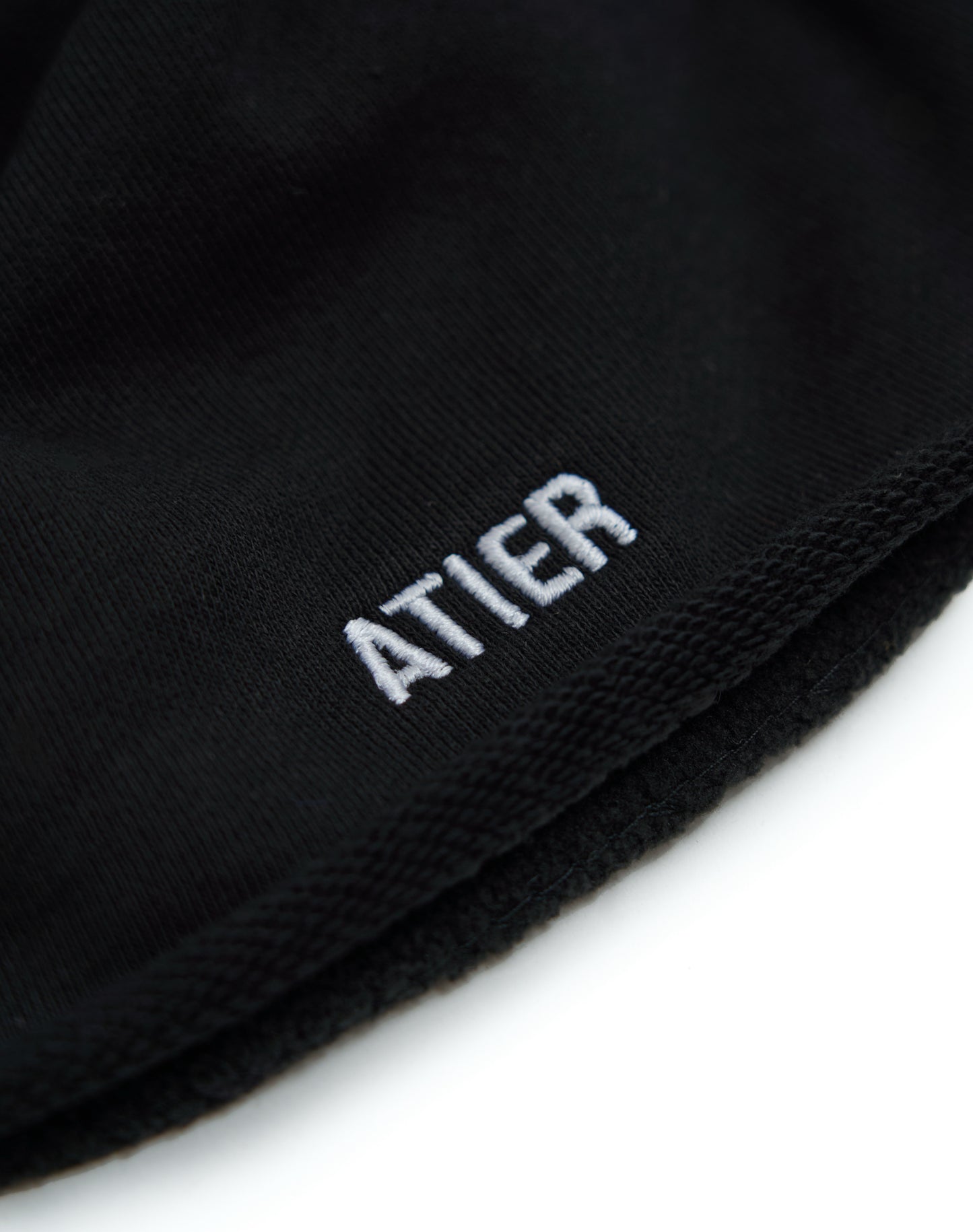 Cappello beanie in 100% cotone con ricami e imbottito in pile