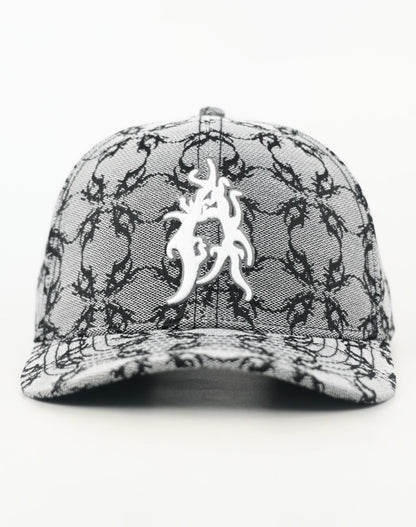 Cappello in tessuto ATIER con ricami e chiusura in vera pelle tamburellata