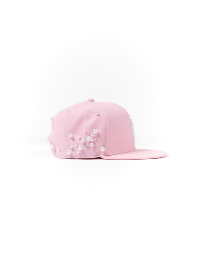 Cappello con ricami 3D e perle rivettate