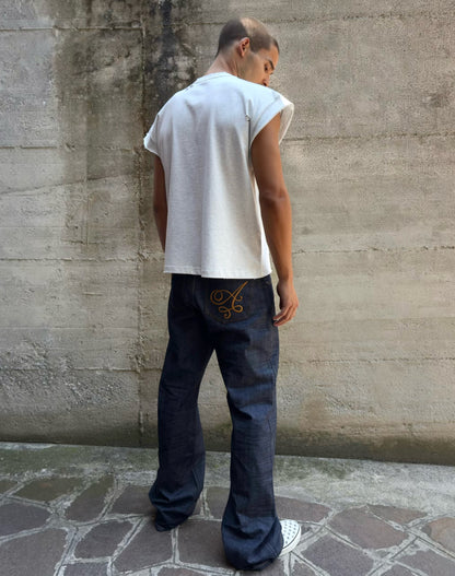 Maglia muscle in 100% cotone con logo ricamato e tagli/lacerature