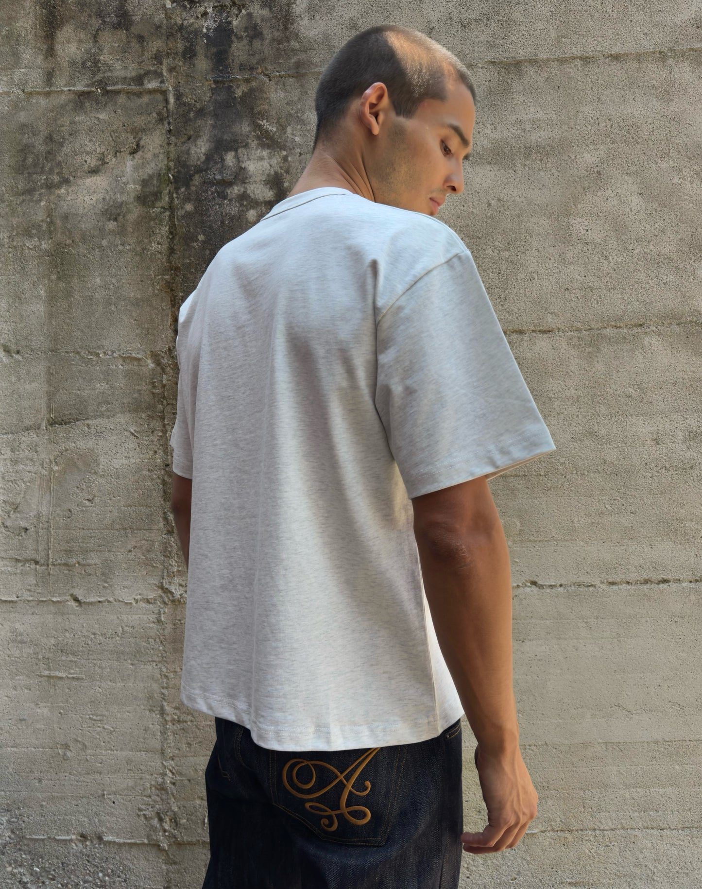 Maglia in 100% cotone con logo ricamato