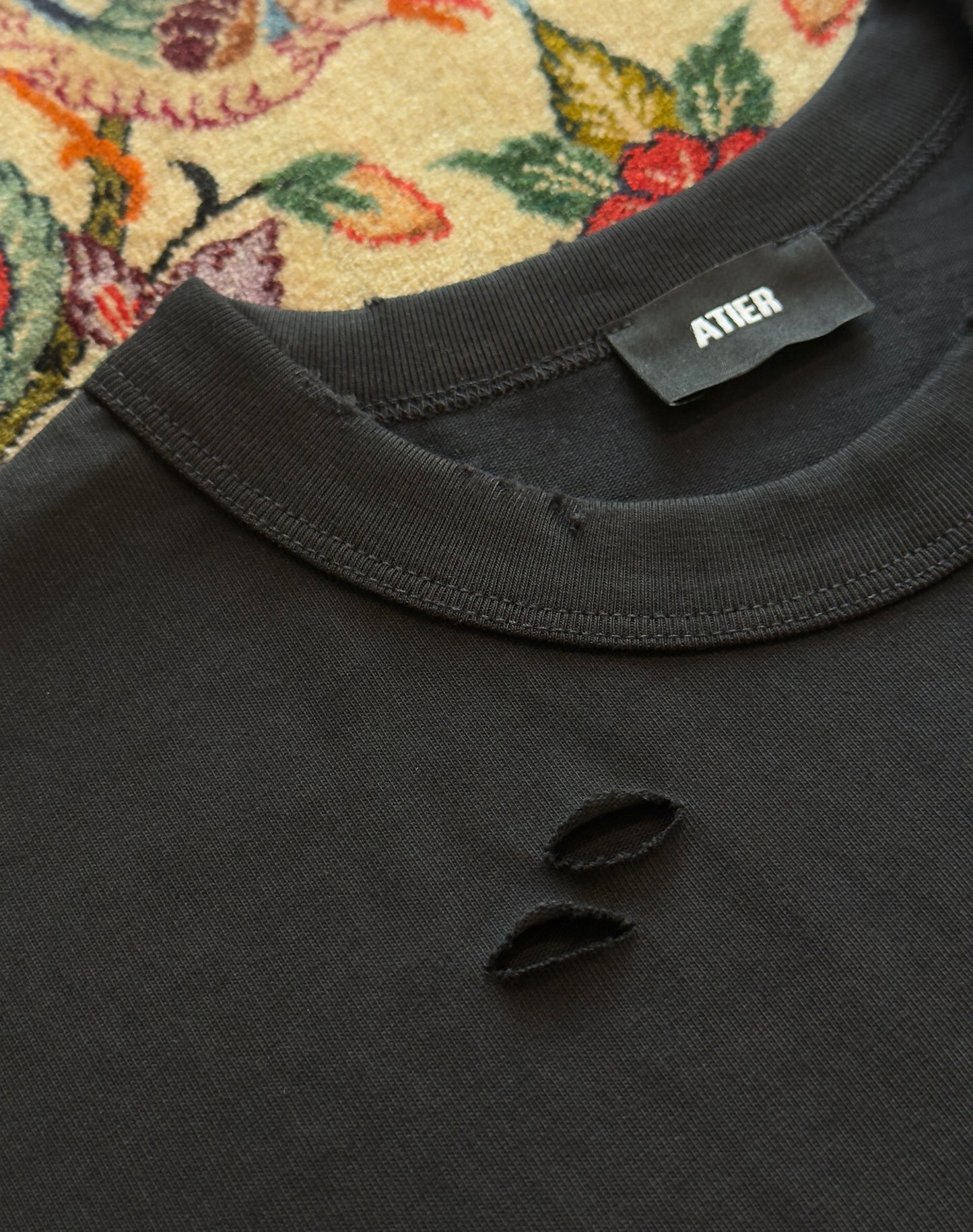 Maglia muscle in 100% cotone con logo ricamato e tagli/lacerature