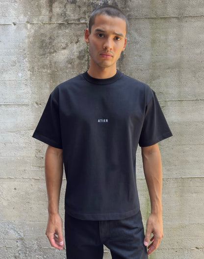 Maglia in 100% cotone con logo ricamato