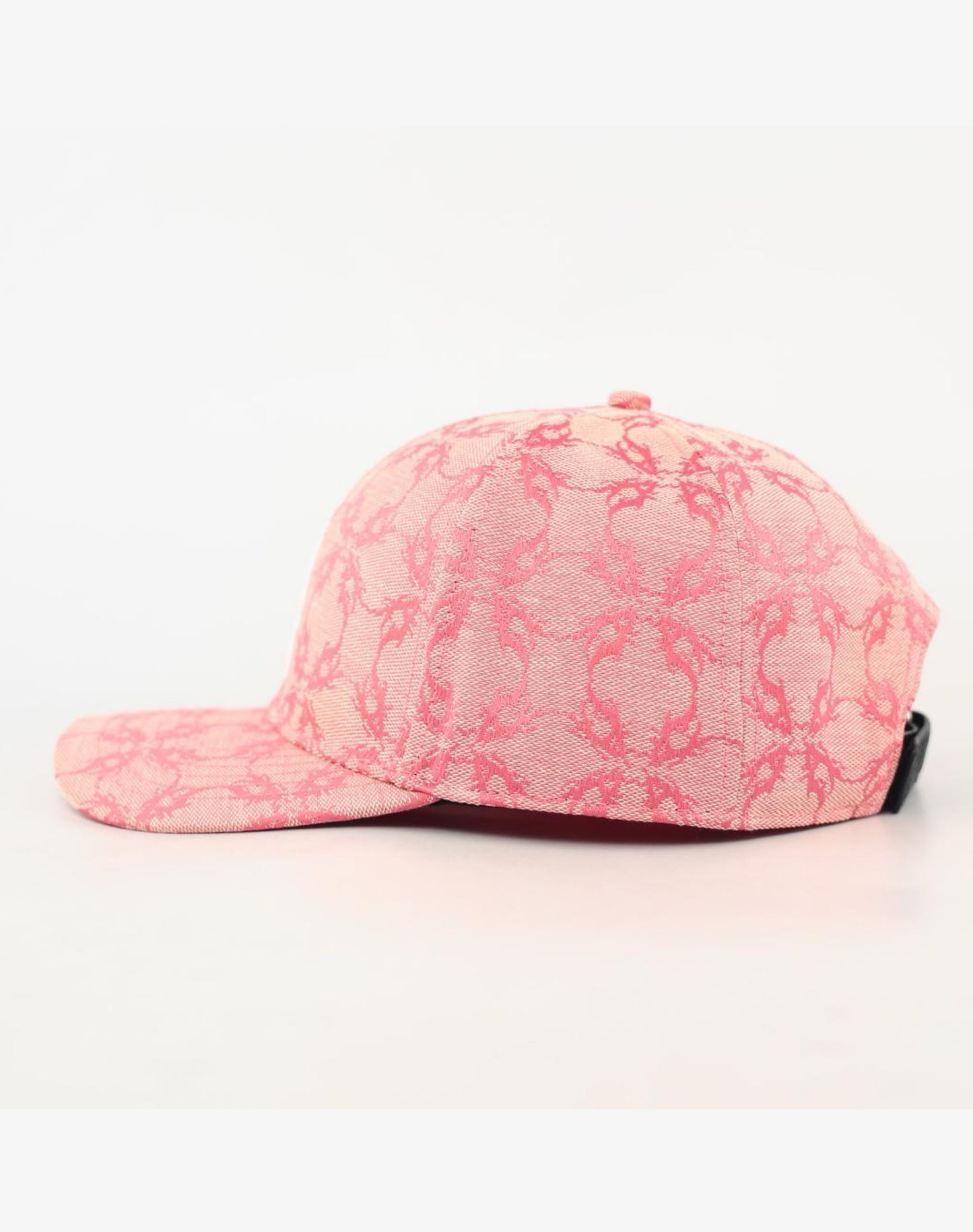 Cappello in tessuto ATIER con ricami e chiusura in vera pelle tamburellata