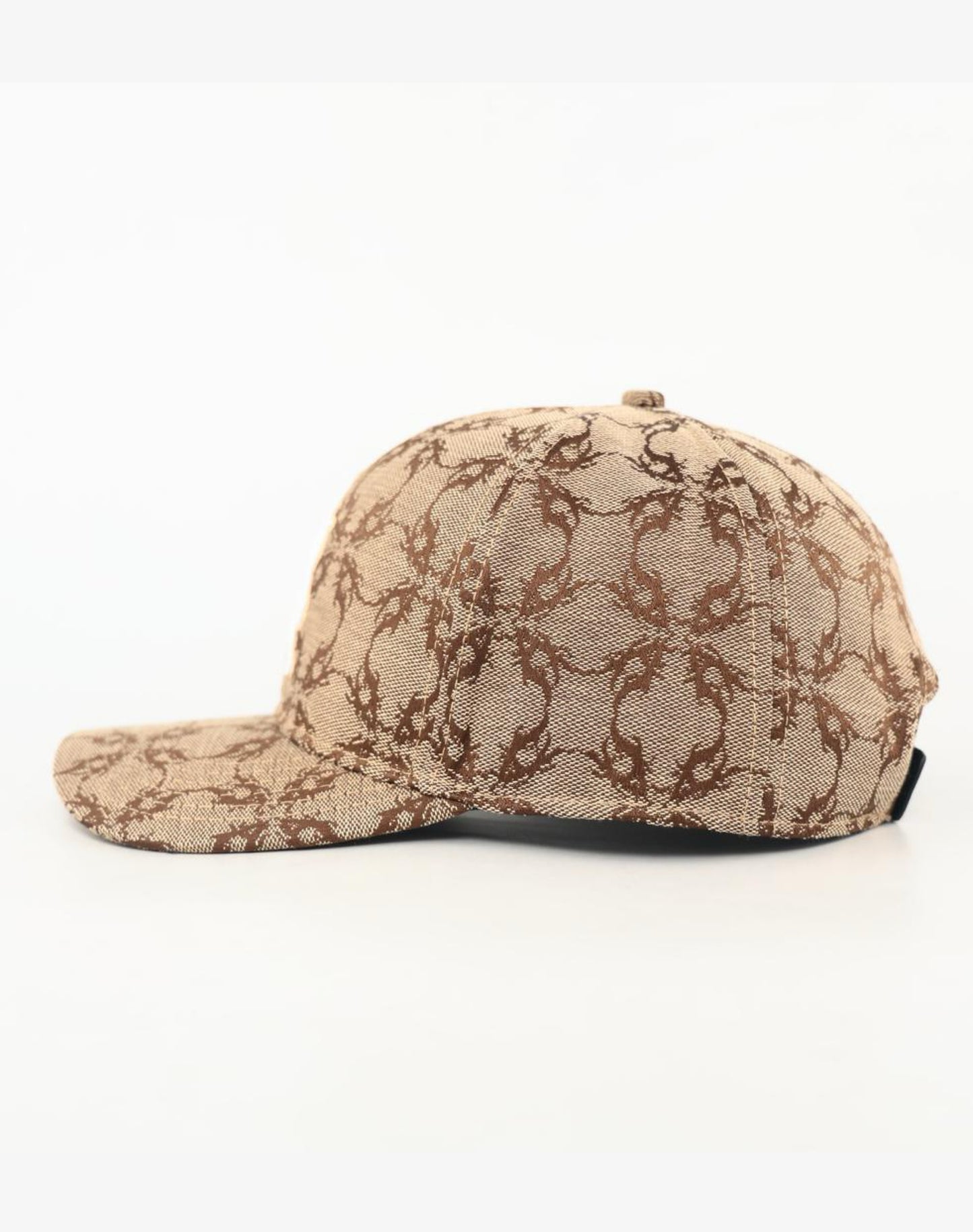 Cappello in tessuto ATIER con ricami e chiusura in vera pelle tamburellata