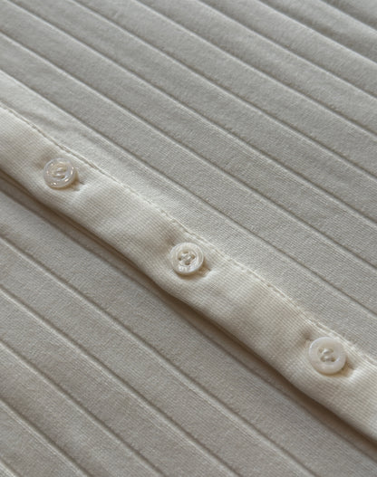 Maglia Henley a coste con bottoni logati in vera madreperla e ricamo