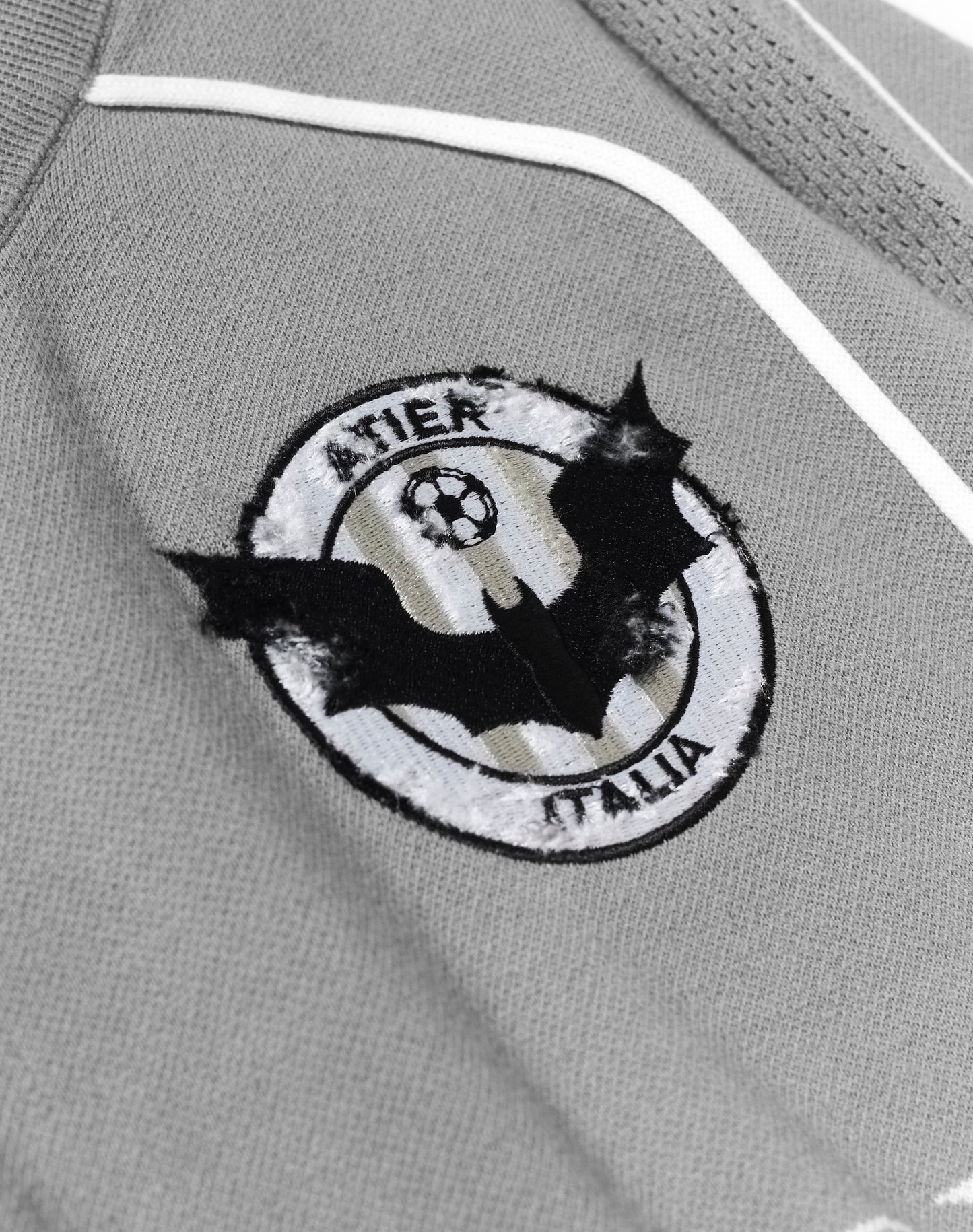 Maglia "Soccer" jacquard con ricami destroyed