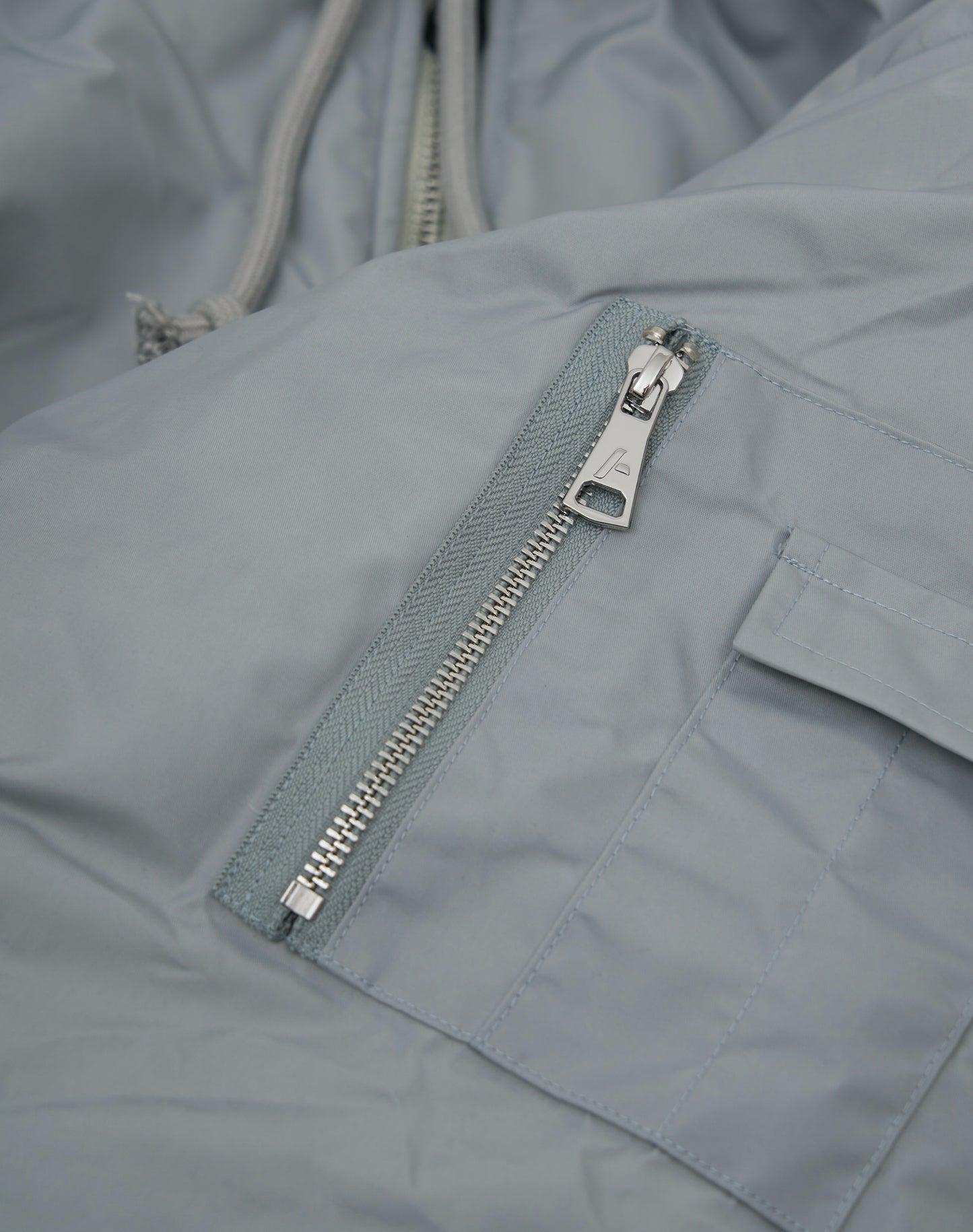 Bomber imbottito reversibile in 100% cotone con cappuccio e ricami 3D