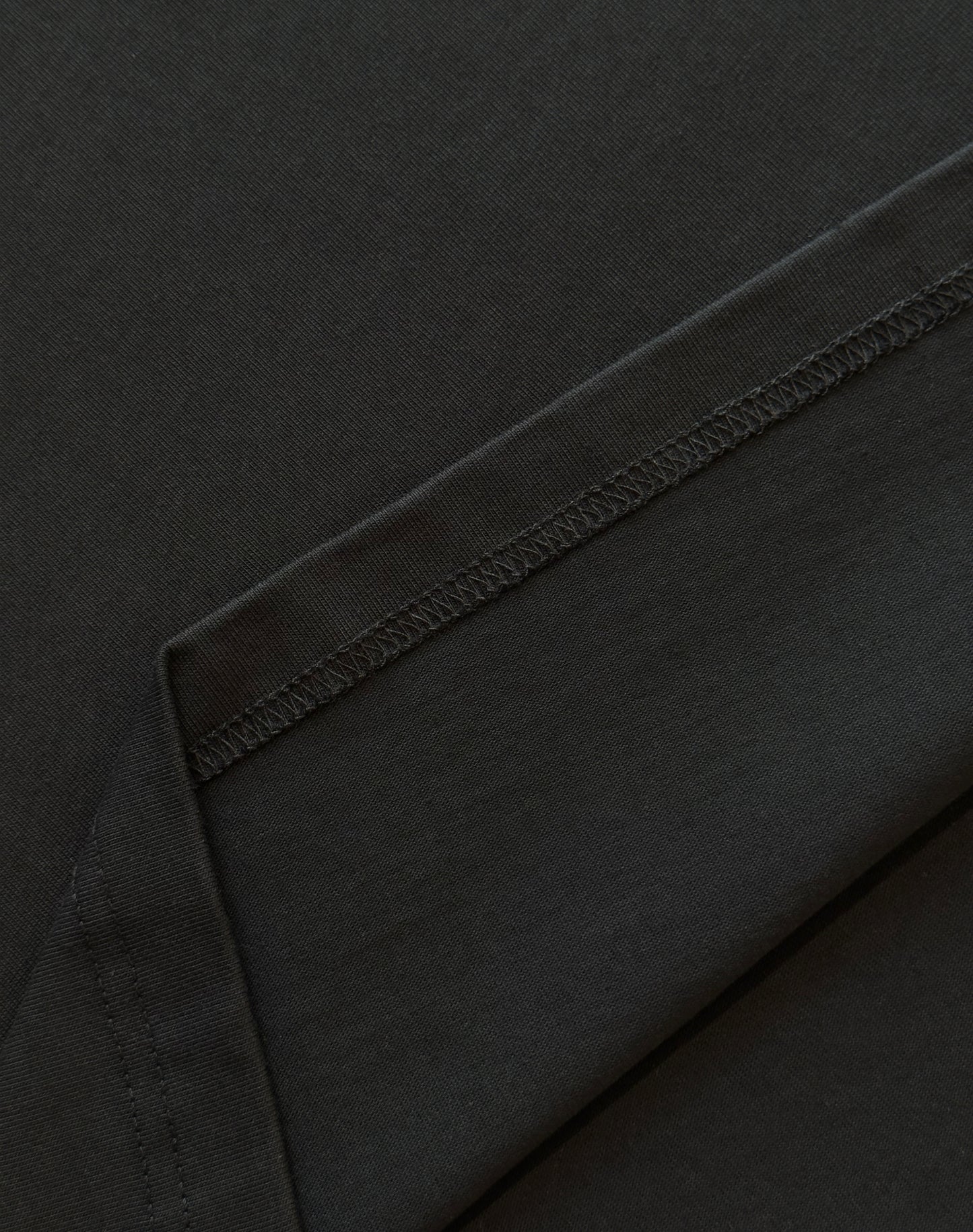 Maglia in 100% cotone con logo ricamato