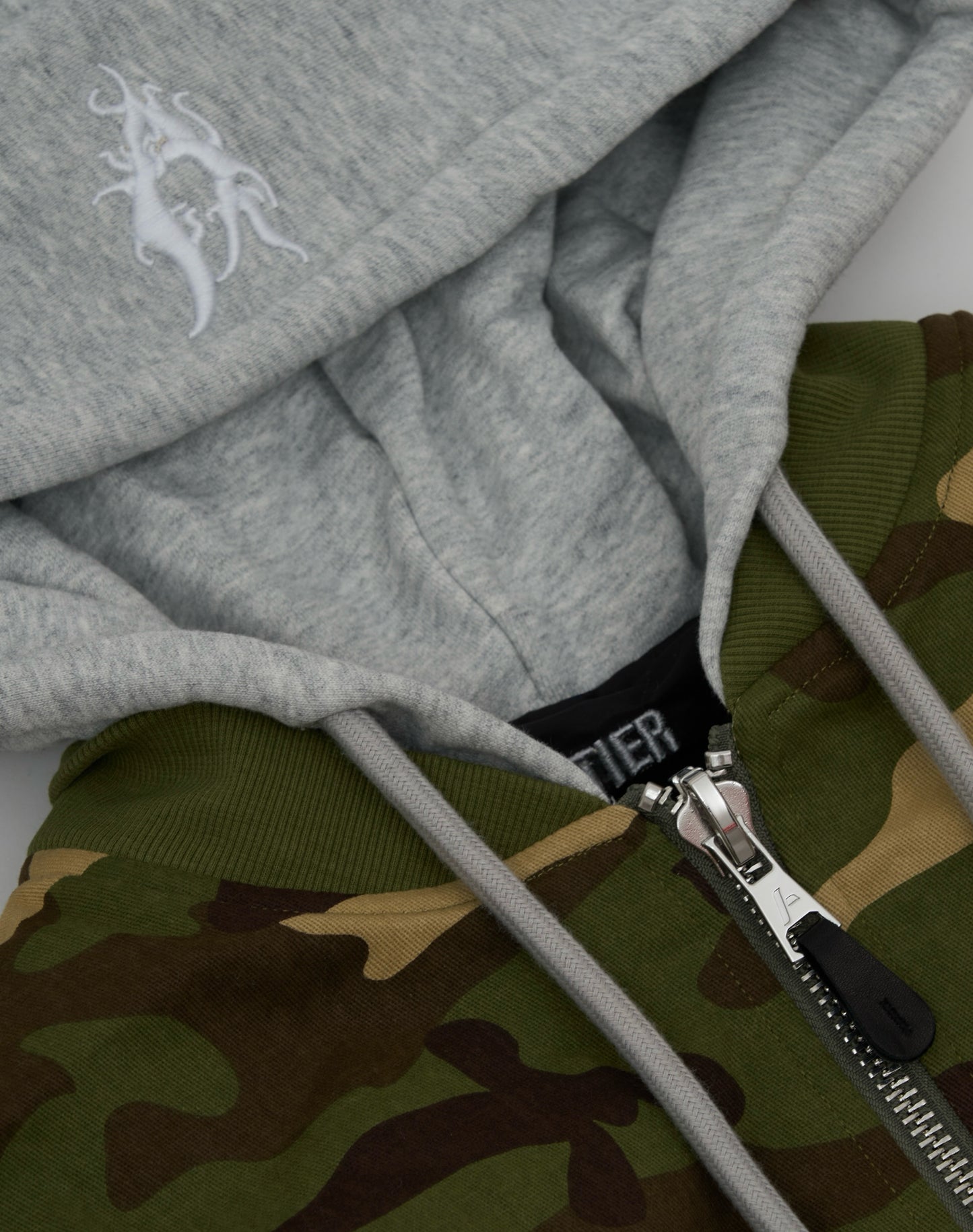 Bomber imbottito reversibile in 100% cotone con cappuccio e ricami 3D