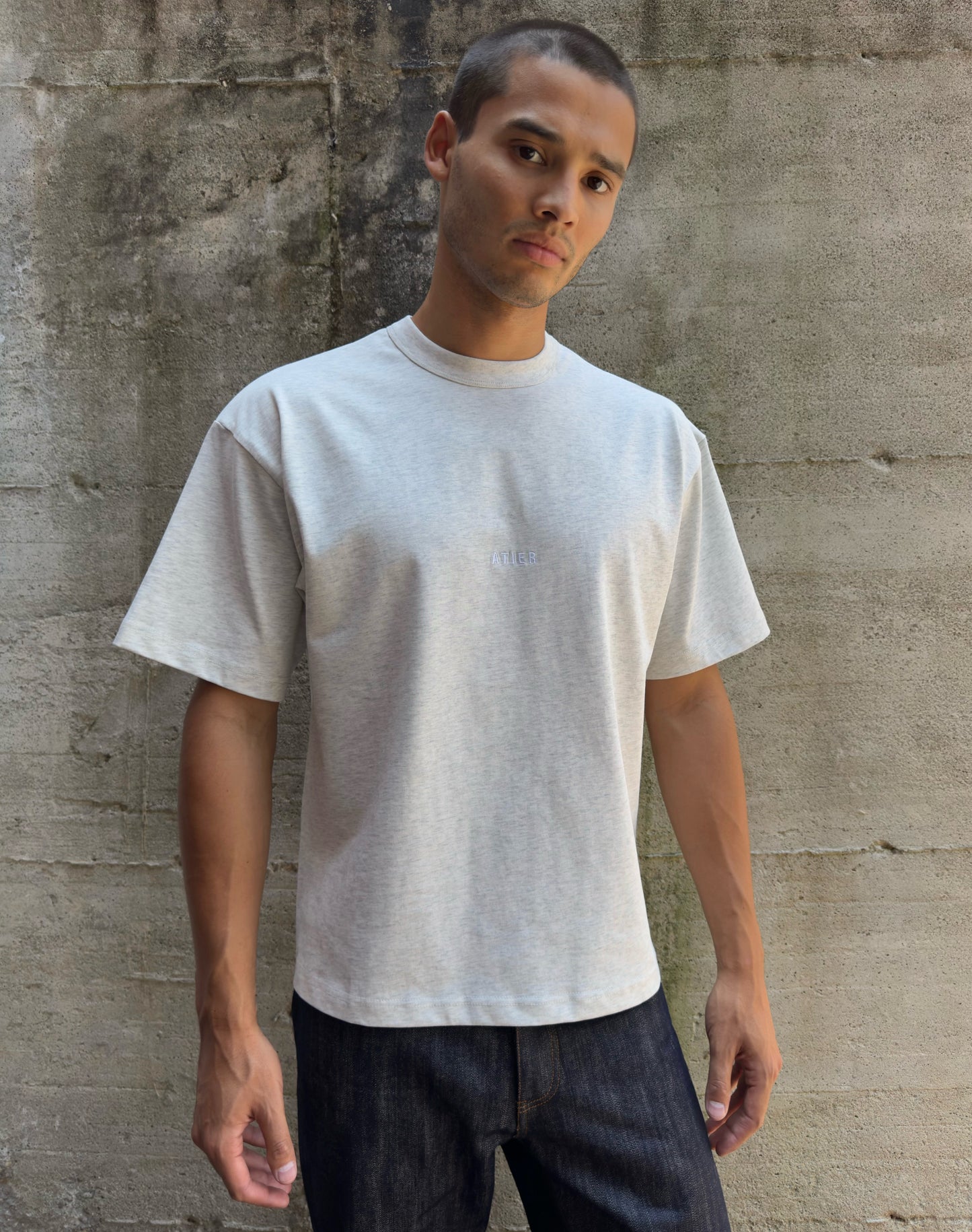 Maglia in 100% cotone con logo ricamato