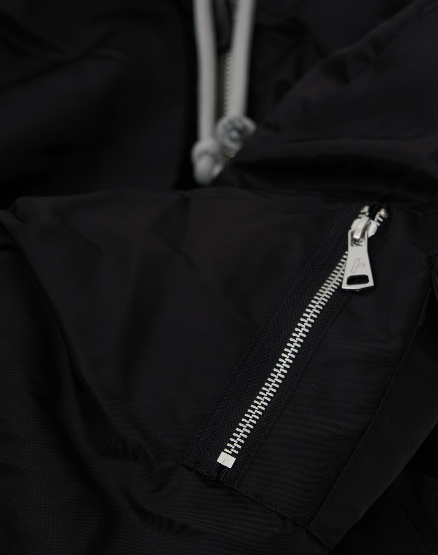 Bomber imbottito reversibile in 100% cotone con cappuccio e ricami 3D