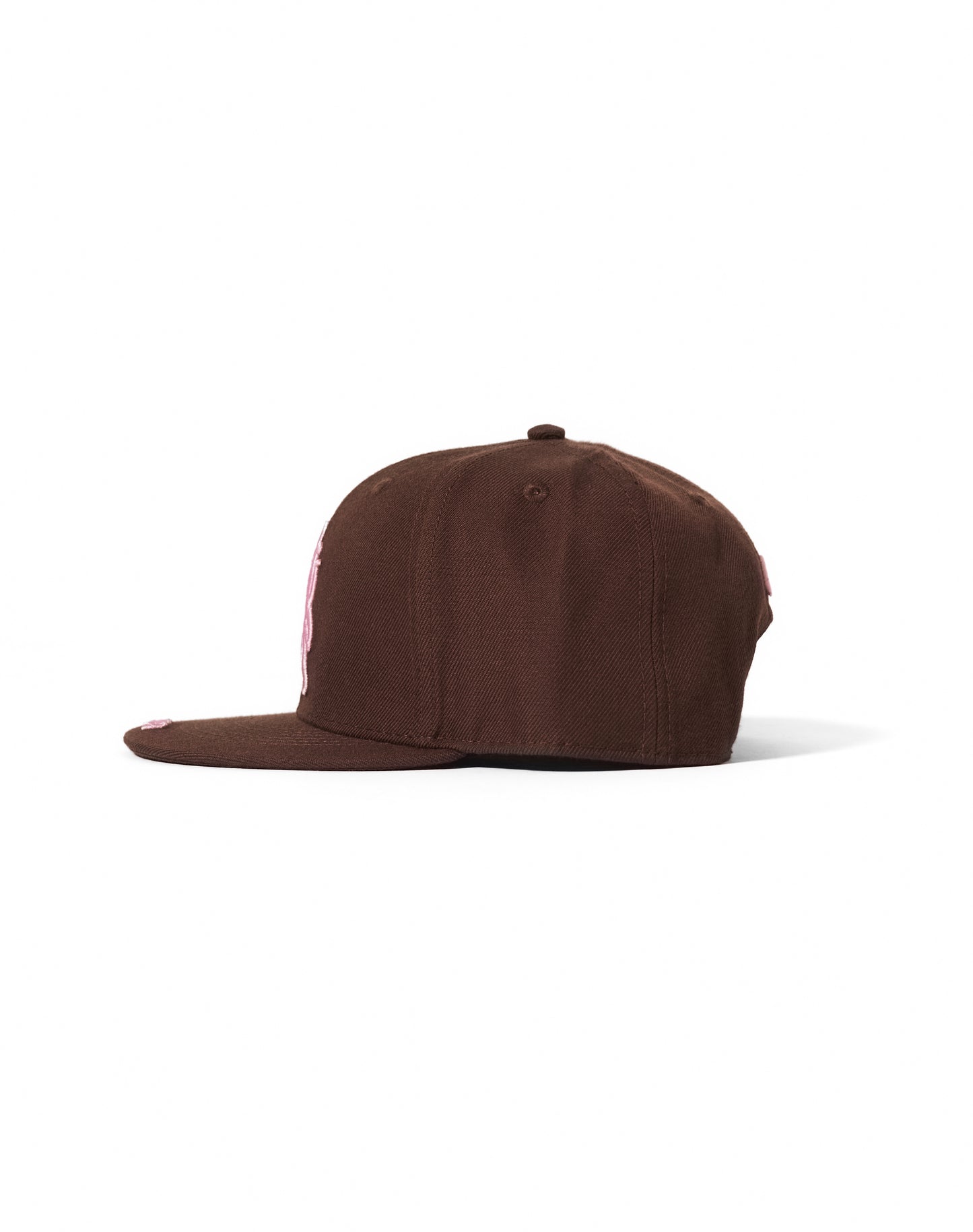 Cappello con ricami 3D