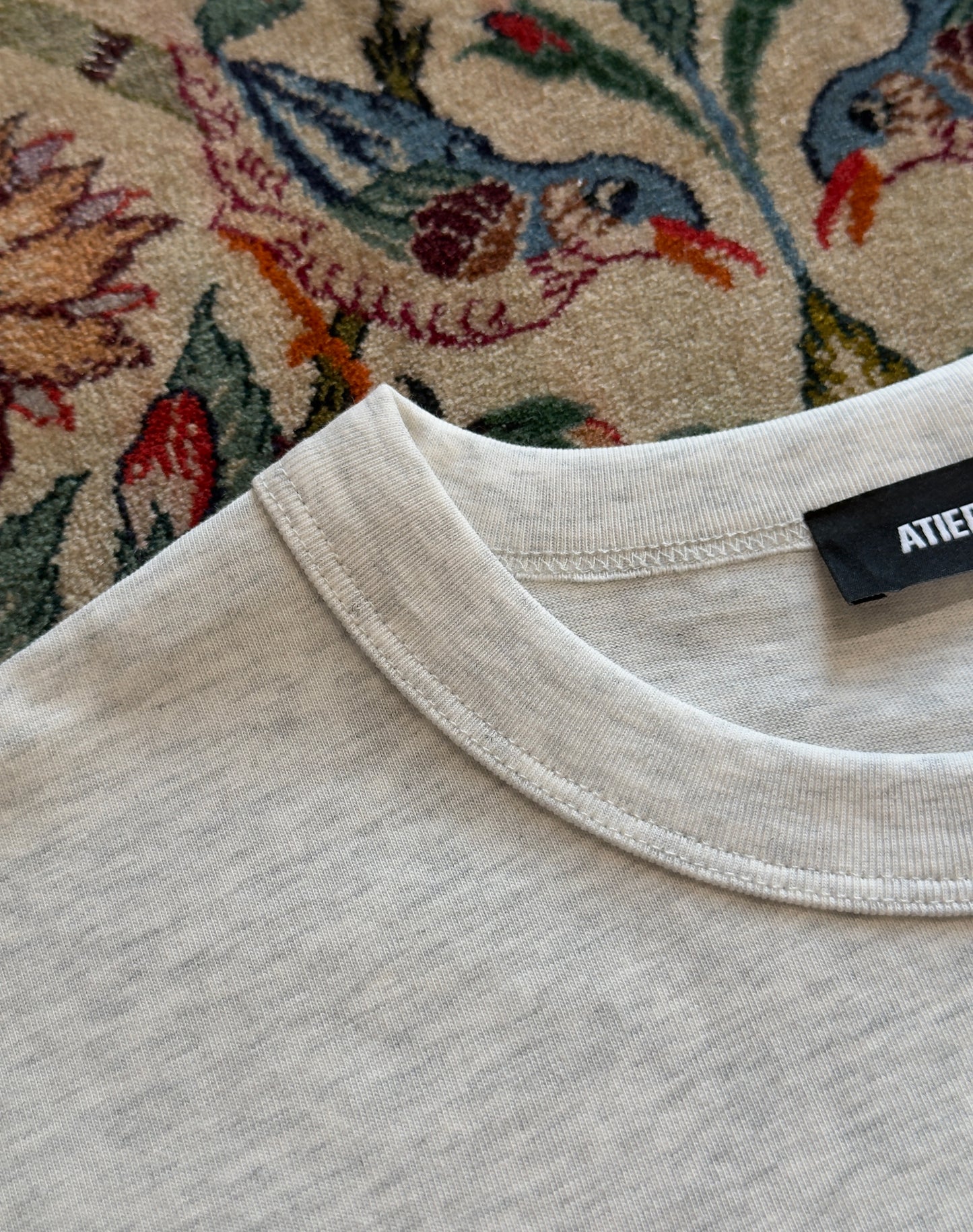 Maglia in 100% cotone con logo ricamato