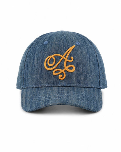 Cappello con ricamo a punto catenella e ricamo posteriore in denim