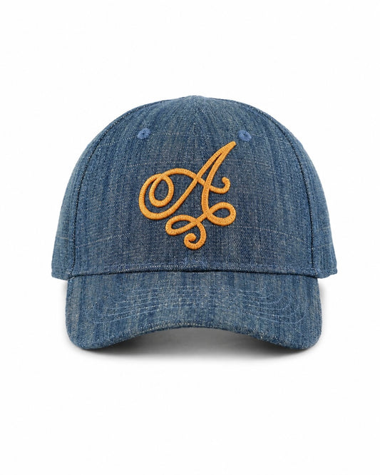 Cappello con ricamo a punto catenella e ricamo posteriore in denim