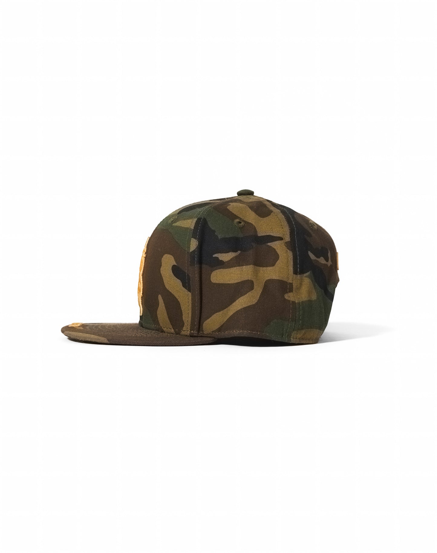 Cappello con ricami 3D