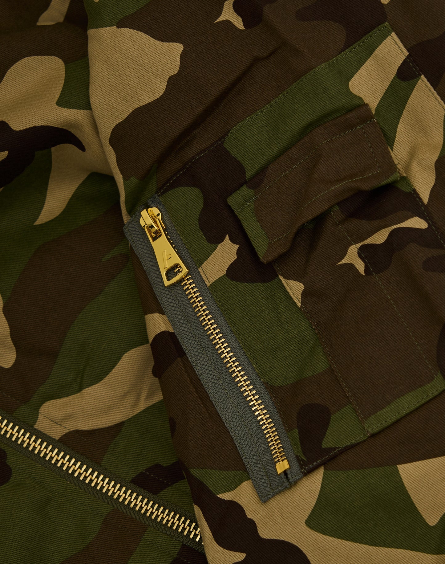 Bomber imbottito reversibile in 100% cotone con cappuccio e ricami 3D (PRE ORDER)