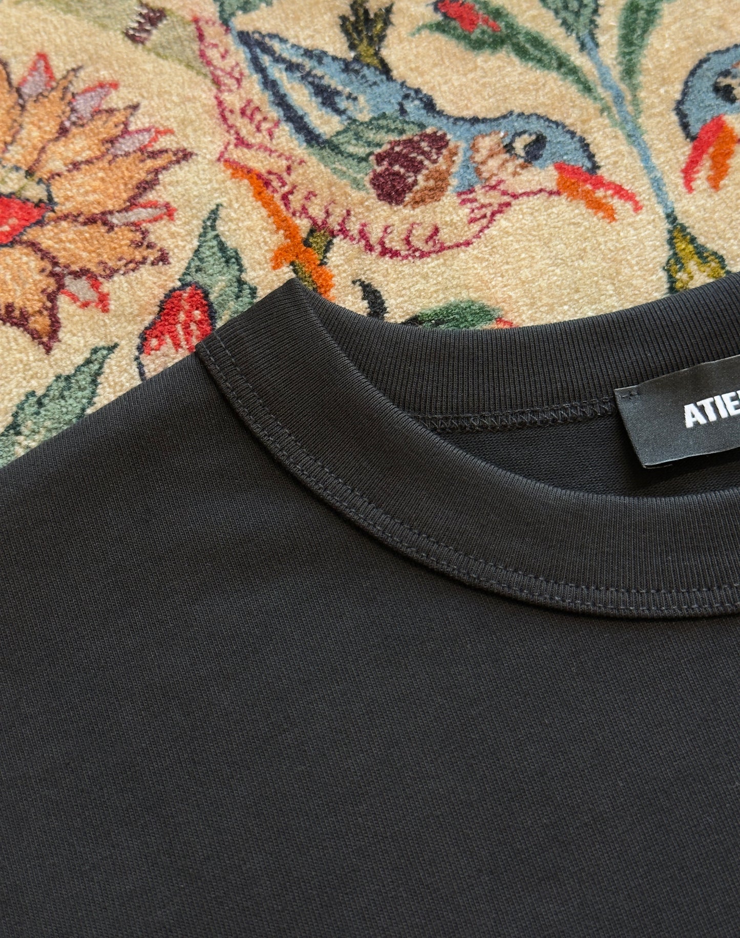 Maglia in 100% cotone con logo ricamato