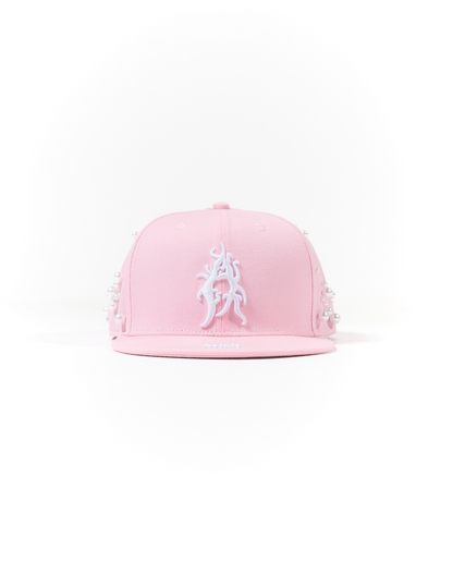 Cappello con ricami 3D e perle rivettate