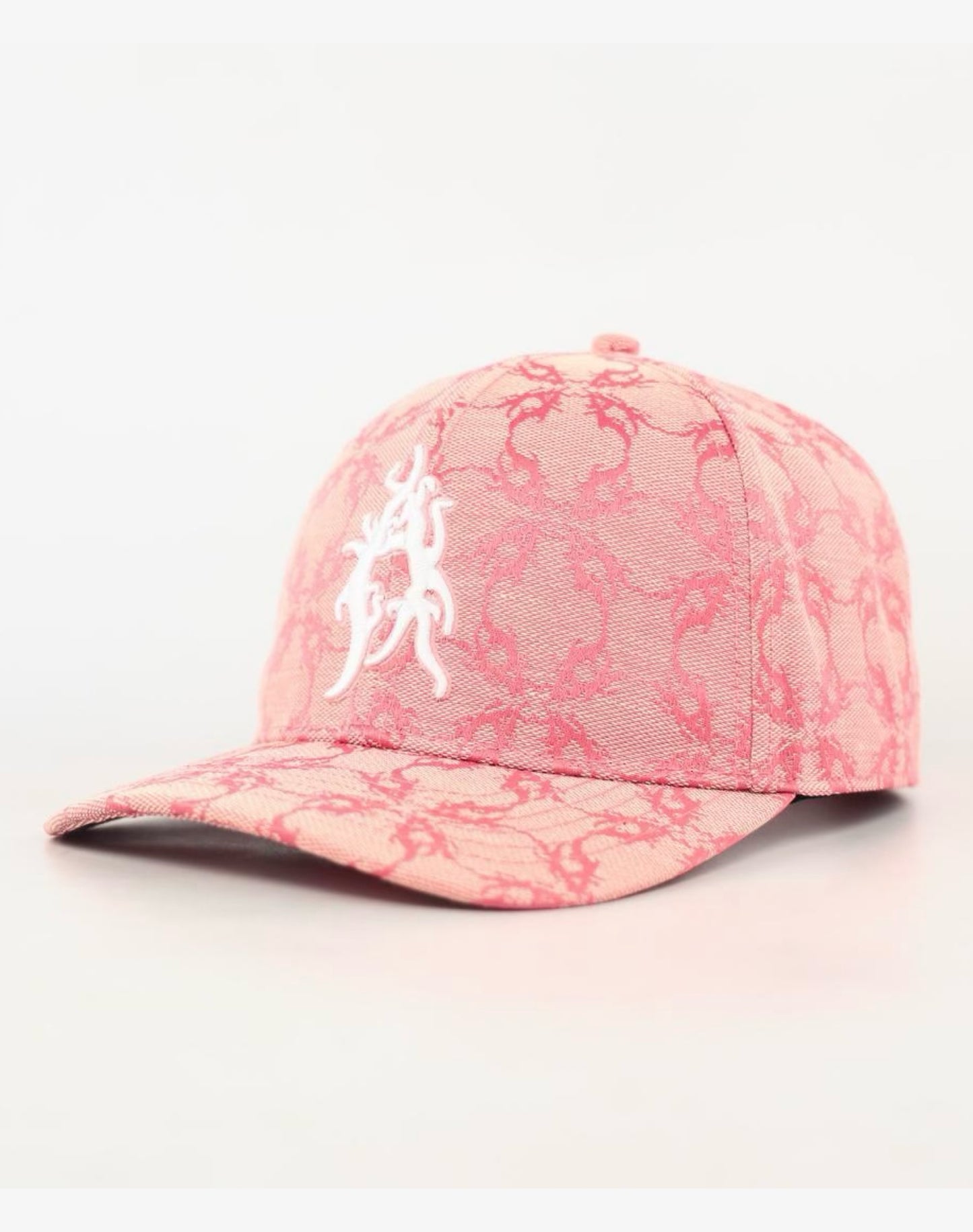 Cappello in tessuto ATIER con ricami e chiusura in vera pelle tamburellata