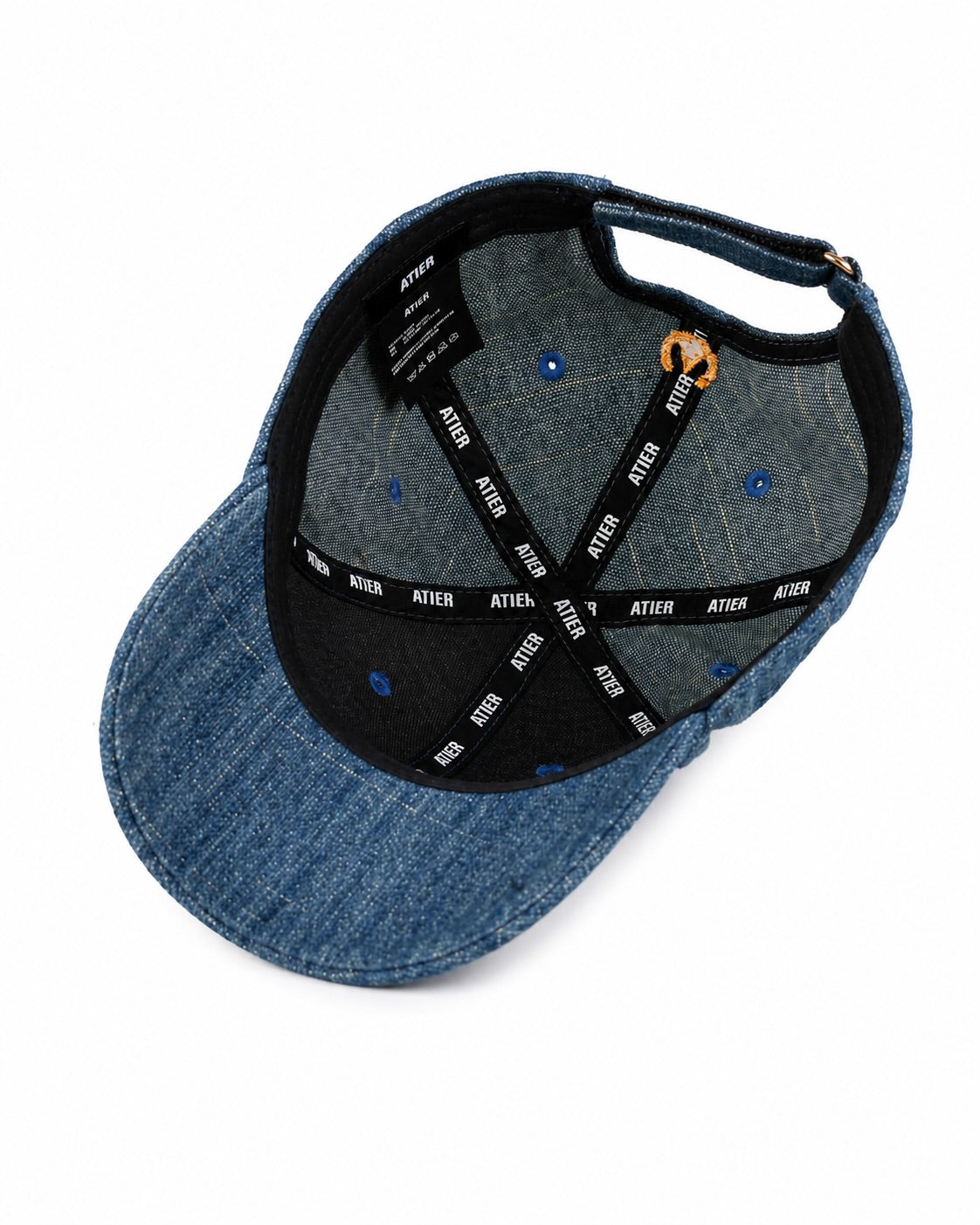 Cappello con ricamo a punto catenella e ricamo posteriore in denim