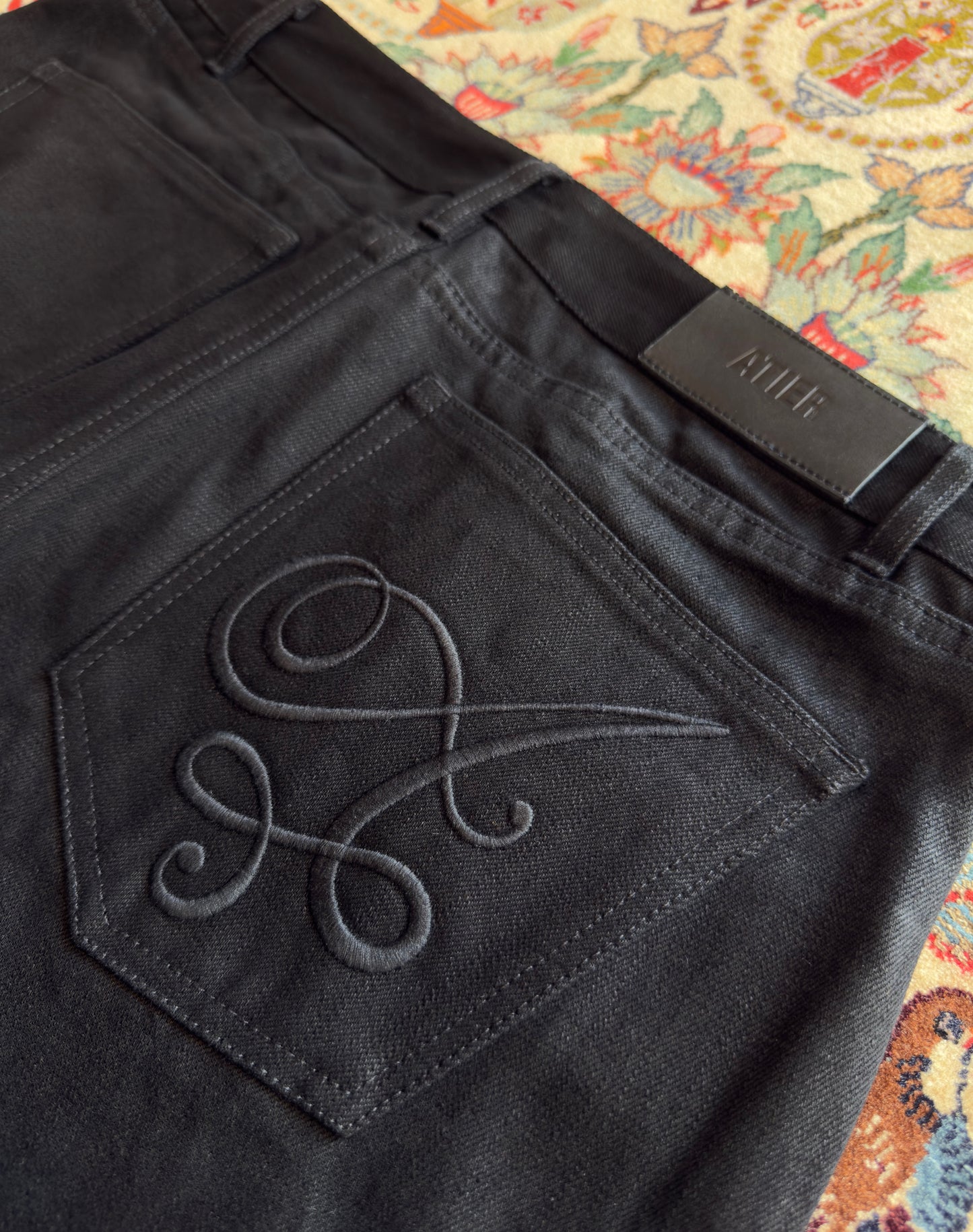 Jeans “Fusion Bootcut” in raw denim originale cimosato, ricamo e bottoni e rivetti in ottone logati