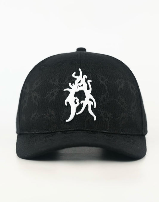 Cappello in tessuto ATIER con ricami e chiusura in vera pelle tamburellata