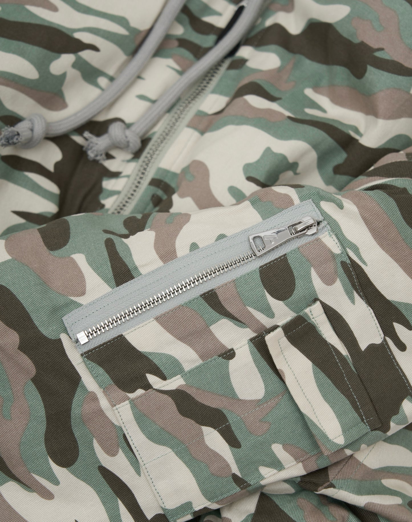 Bomber imbottito reversibile in 100% cotone con cappuccio e ricami 3D