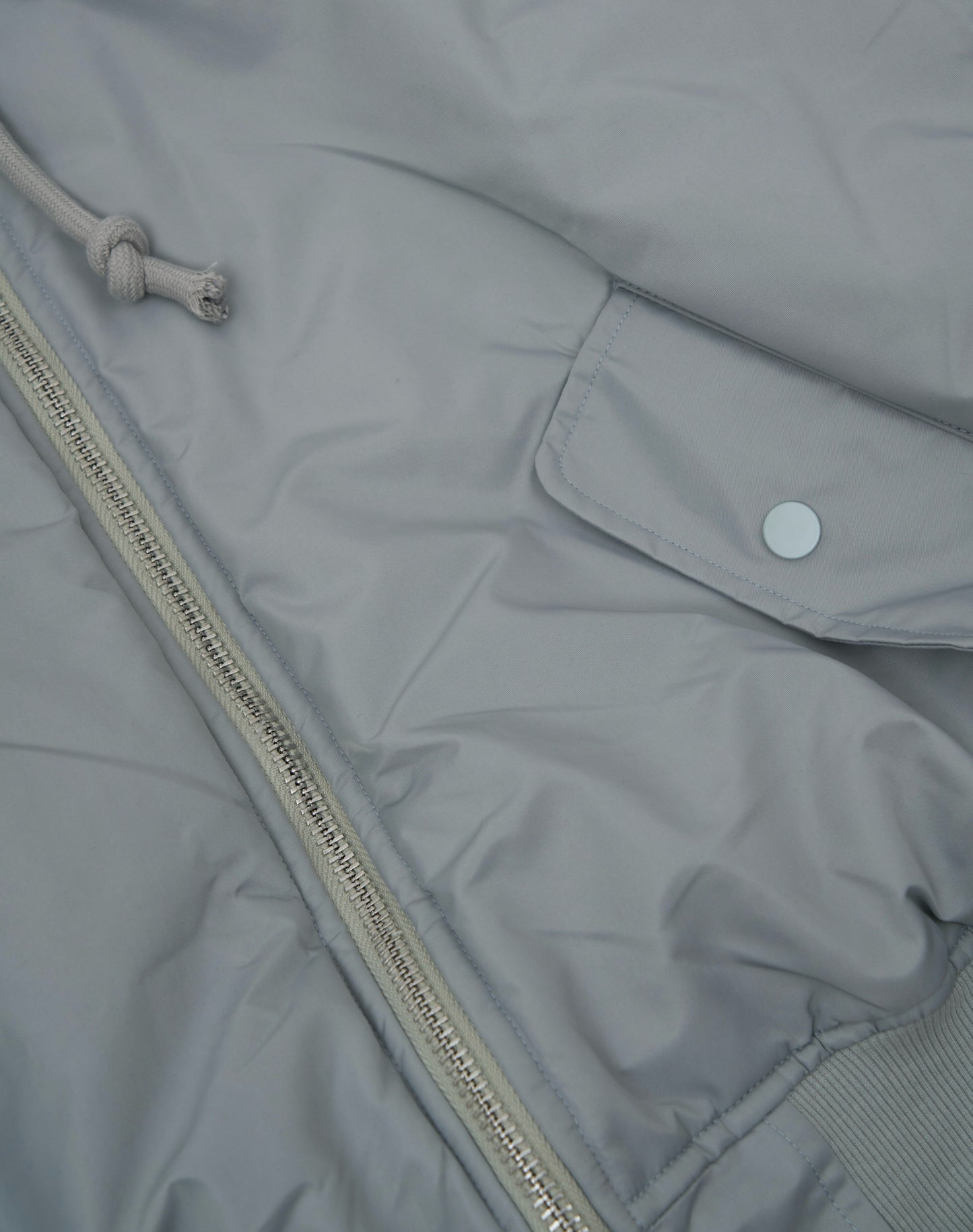 Bomber imbottito reversibile in 100% cotone con cappuccio e ricami 3D