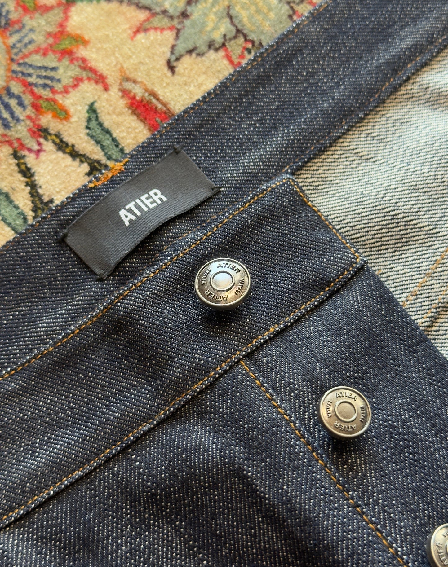Jeans “Fusion Bootcut” in raw denim originale cimosato, ricamo e bottoni e rivetti in ottone logati
