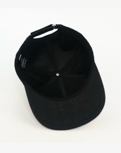 Cappello in tessuto ATIER con ricami e chiusura in vera pelle tamburellata